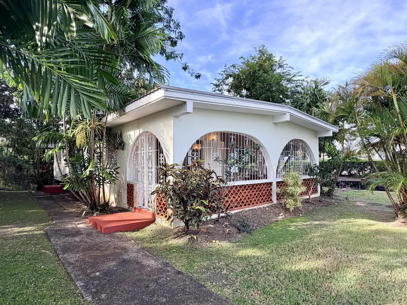 Sunset Crest, Palm Avenue