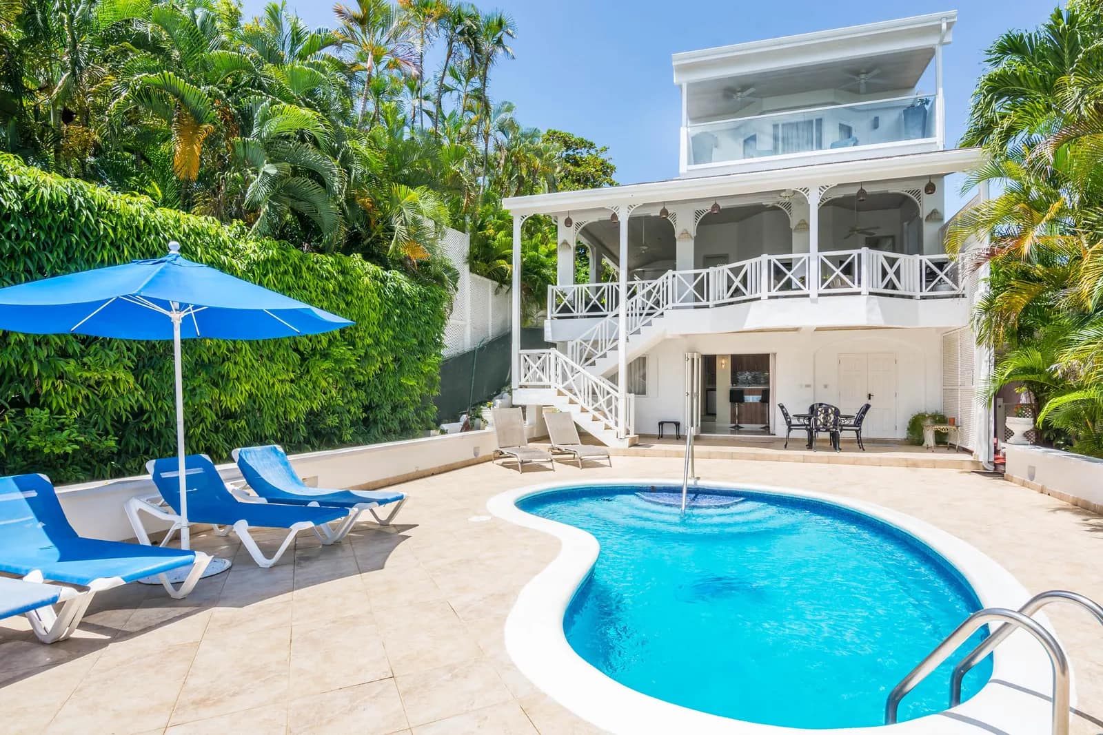 Weston House, Beachfront