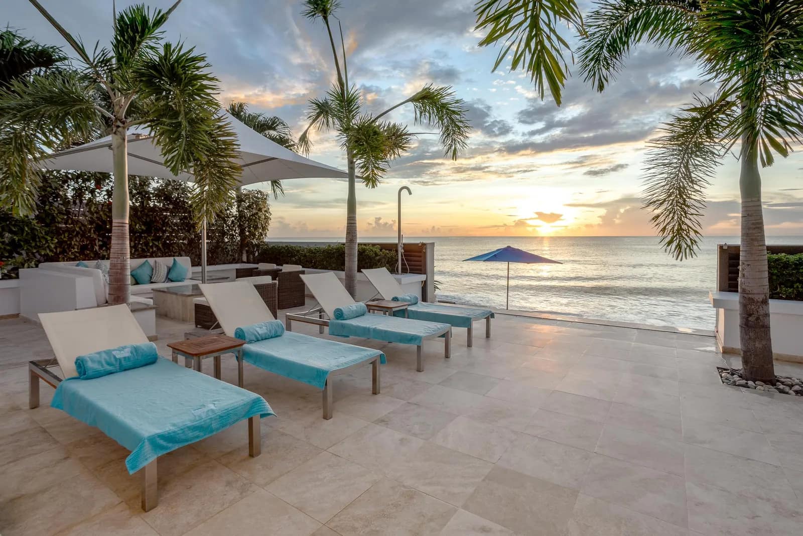 Dolphin Beach House, Beachfront Villa