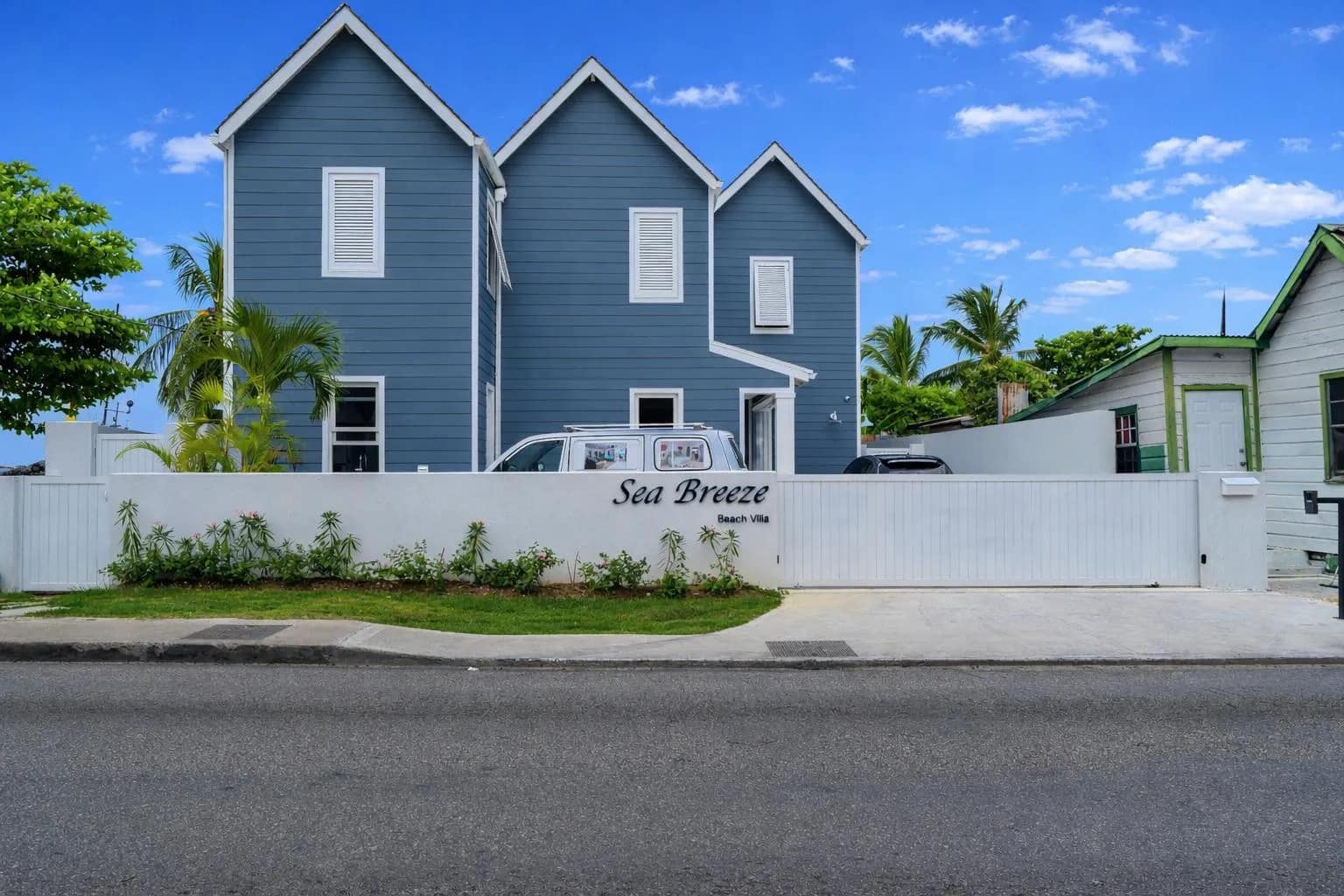 Fitts Village, Sea Breeze Beach House