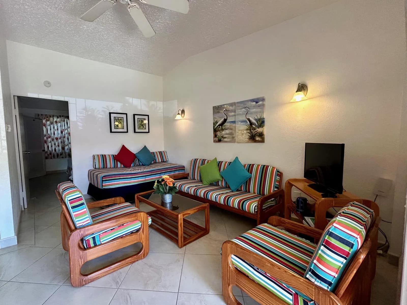 Sunset Crest, Marlane Apartment A