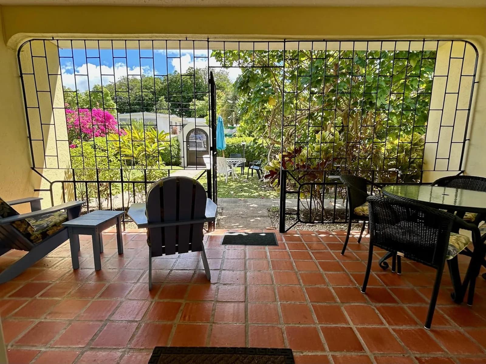 Sunset Crest, Marlane Apartment C